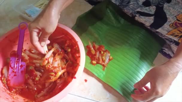 Pepes Ikan Pește Condimentat Alimente Înfășurate Frunze Banane Apoi Grătar — Videoclip de stoc
