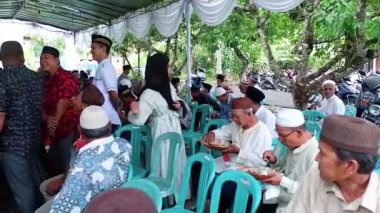 MUNTOK, INDONEZYA - 07 Temmuz 2023: Insanlar Bir Partide veya Şükran Günü Etkinliğinde Kalabalıklaştı Muntok, Endonezya