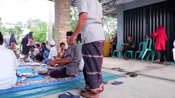 Muntok Indonésie Avril 2023 Une Collection Personnes Qui Rassemblent Assoient — Video