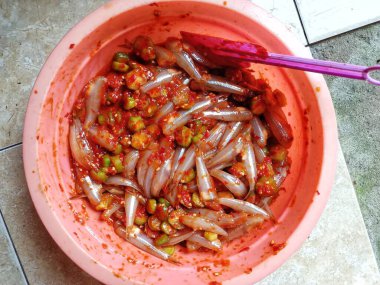 Pepes Fish 'ten yapılan çiğ balık ezmesi, taze ve lezzetli bir Endonezya yemeği.