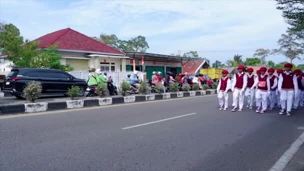 Muntok Indonesia September 2023 Deelnemers Aan Studentenmars Het Dragen Van — Stockvideo