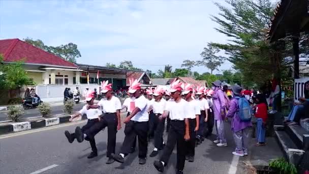 Muntok Indonésie Septembre 2023 Des Élèves Indonésiens Uniforme Noir Blanc — Video