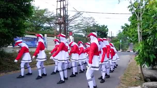 Muntok Indonesie Září 2023 Ženské Středoškolské Studentky Červených Bílých Uniformách — Stock video