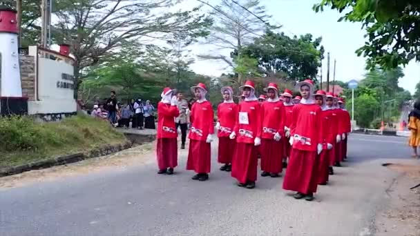 Muntok Indonesia September 2023 Gymnasieelever Röda Uniformer Firar Linje Firandet — Stockvideo