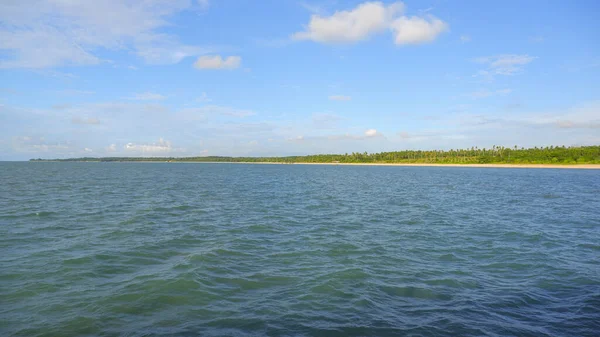 Tanjung Yılan Denizi 'nin doğal manzarası Parlak mavi gökyüzü