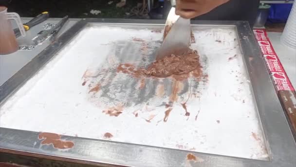 Muntok Indonesia Juni 2023 Πωλητής Τροφίμων Δρόμου Του Παγωτού Σοκολάτας — Αρχείο Βίντεο
