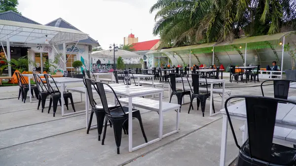 stock image MUNTOK,INDONESIA - APRIL 25, 2023 : Interior Of Tables And Chairs At Warunk Millennial Cafe, Pangkalpinang, Indonesia