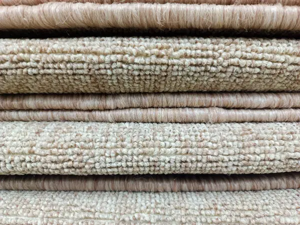 Yakın görünüm, kabarık bir halının dokusu, arka plan için sıkıca yerleştirilmiş.