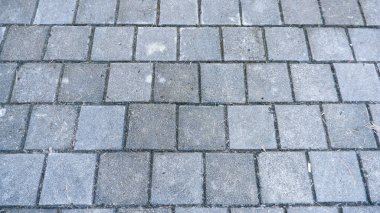 Evin zemin yüzeyi gibi gri renkli tuğlalardan yapılmış döşeme düzeninin dokusu...