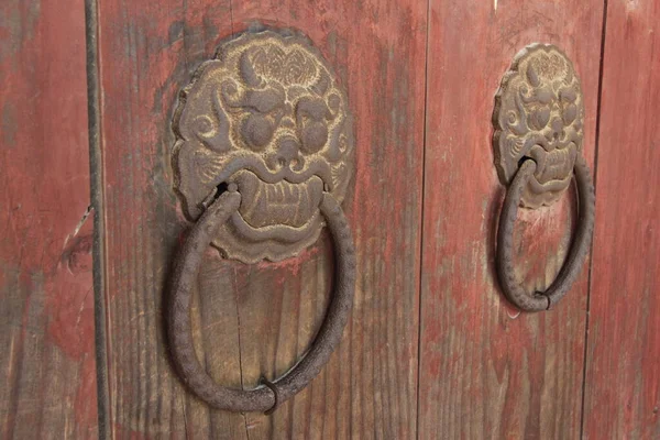Old Wood Door Handle Ancient Temple Medieval City — Stock Photo, Image