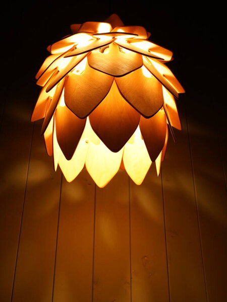 Уютный и уютный интерьер с теплым освещением