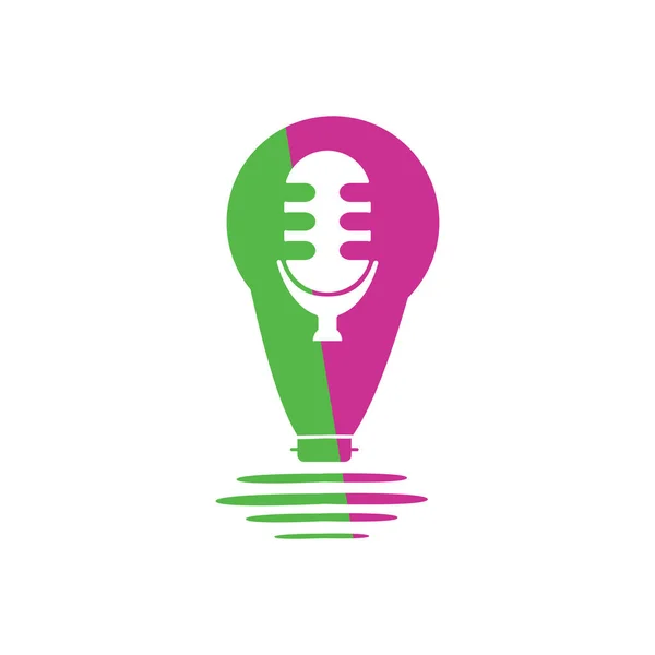 Podcast mikrofon ve ampul vektör logosu tasarım şablonu. Yaratıcı podcast simgesi.