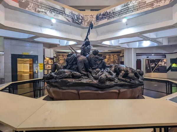 Una Estatua Del Guerrero Independentista Indonesio Museo Del Noviembre Surabaya —  Fotos de Stock