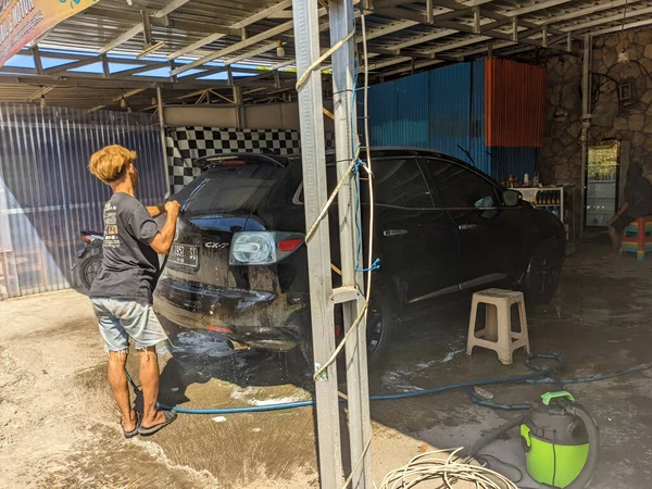 Ein Auto Das Von Einer Waschmaschine Gewaschen Wird Surabaya Indonesien — Stockfoto