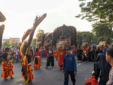 Karnaval 'daki reog ponorogo sanatının odaklanmış arka planı