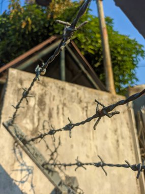 a close up of barbed wire fence