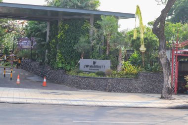 Surabaya 'daki JW Marriot Otel' in önü. Surabaya, Endonezya - 21 Şubat 2024