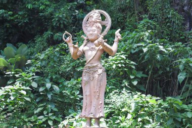 Hinduizm heykeli Taman Kemesraan 'da. Malang, Endonezya - 10 Nisan 2024