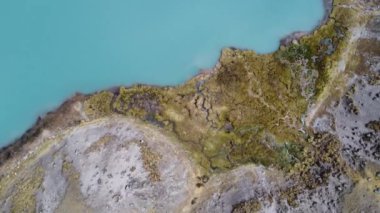 Dağlardaki inanılmaz güzel göl, Peru.