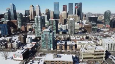 Kışın şehir hayatı. Calgary, Alberta..