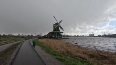 Saanse-Chance 'de eski bir yel değirmeni. Hollanda