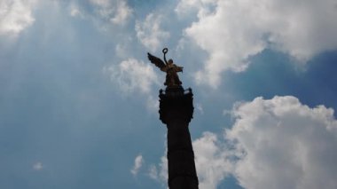 Paseo de la Reforma 'daki Bağımsızlık Meleği Mexico City' nin ana sembollerinden biridir.