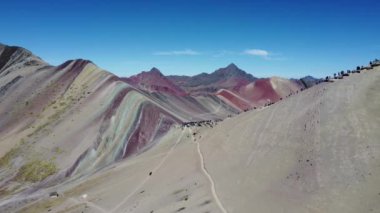 Peru 'daki Gökkuşağı Dağları. Vinicunca