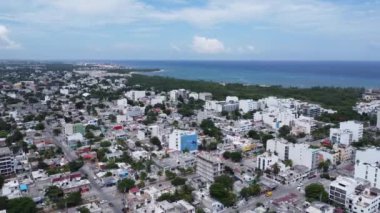 Playa Del Carmen, Karayip Denizi kıyısında modern bir Meksika şehridir..