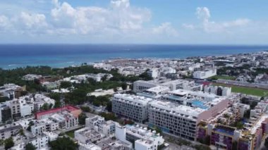 Playa del Carmen, Meksika 'nın Yucatan Yarımadası' nda yer alan eğlenceli bir sahil kasabasıdır. Meksika