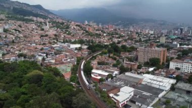 Kolombiya 'nın İHA' sından Medellin şehrinin görüntüsü