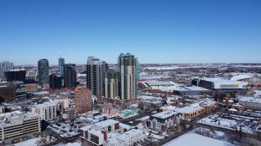 Calgary şehir merkezinde İHA uçuşu. Kış, Kanada