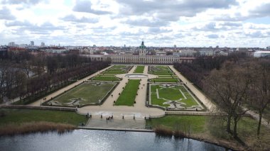 Palace Charlottenburg, Prusya krallarının ve Berlin 'deki en büyük ve en önemli saray kompleksi olan bir saray müzesidir..