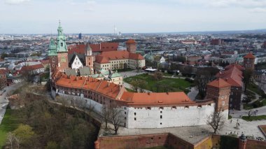 Krakow 'daki Wawel Kraliyet Şatosu ülkenin en önemli sembolüdür. Polonya