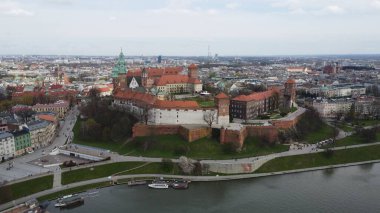 Krakow 'un merkezindeki güzel Wawel Kalesi. Polonya