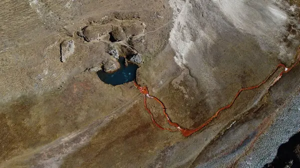 Truso Vadisi 'ndeki Abano' nun gizemli maden gölü. Georgia