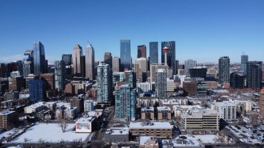 Kuzey Kanada 'da büyük bir şehir. Merkez mahalle. Yüksek binalar
