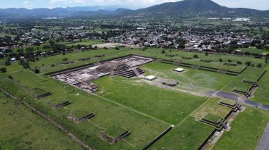 Tüylü Yılan Tapınağı Teotihuacan 'daki en büyük üçüncü piramittir. Meksika