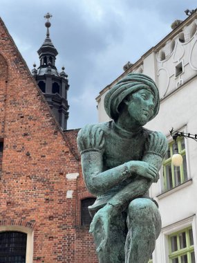 Pazar meydanındaki Krakow 'un merkezinde güzel bir heykel. Yüksek kalite fotoğraf
