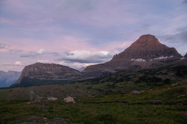 Kuzeybatıdaki dağlarda gün batımı