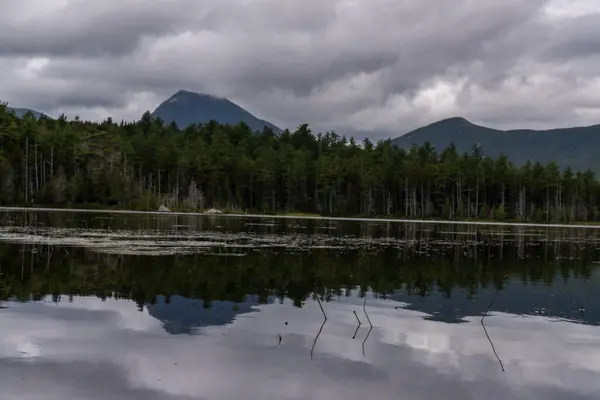 Montaña Por Lago Maine —  Fotos de Stock