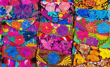 Bolsos artesana maya. Puerto del Carmen. Riviera Maya. Meksika 2019