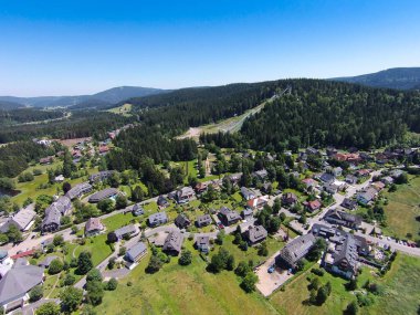 Hinterzarten mit Sprungschanze im Schwarzwald