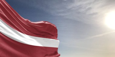 Letonya Ulusal Bayrak Kumaşı Güzel gri arka planda sallanıyor.