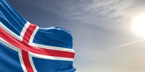 Islandia Tela Bandera Nacional Ondeando Sobre Hermoso Cielo Gris Fondo — Foto de Stock