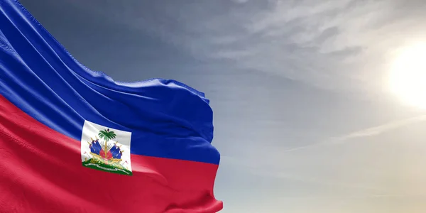 Haiti Národní Vlajka Tkanina Vlnící Krásné Šedé Obloze Pozadí — Stock fotografie