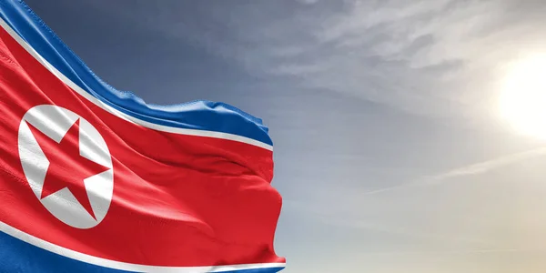 Coreia Tecido Pano Bandeira Nacional Norte Acenando Céu Cinza Bonito — Fotografia de Stock