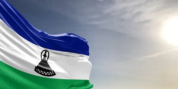 Lesotho Národní Vlajka Tkaniny Vlnění Krásné Šedé Obloze Pozadí — Stock fotografie
