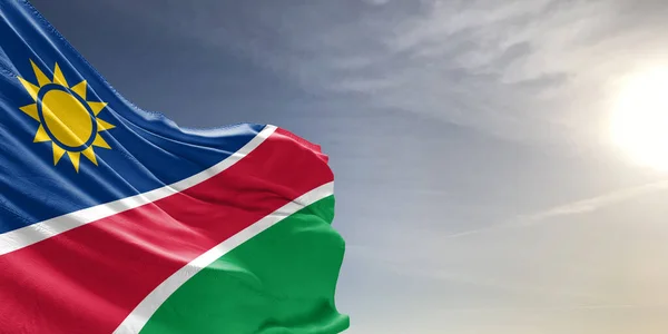 Tecido Pano Bandeira Nacional Namíbia Acenando Céu Cinza Bonito Fundo — Fotografia de Stock