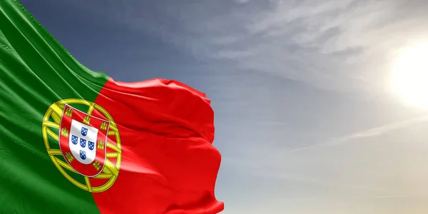 Πορτογαλία Εθνικό Πανί Σημαία Κυματίζει Όμορφο Γκρι Ουρανό Φόντο — Φωτογραφία Αρχείου