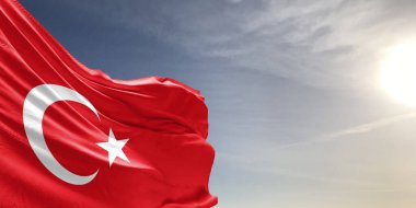 Türkiye ulusal bayrak kumaşı güzel gri arka planda dalgalanıyor.